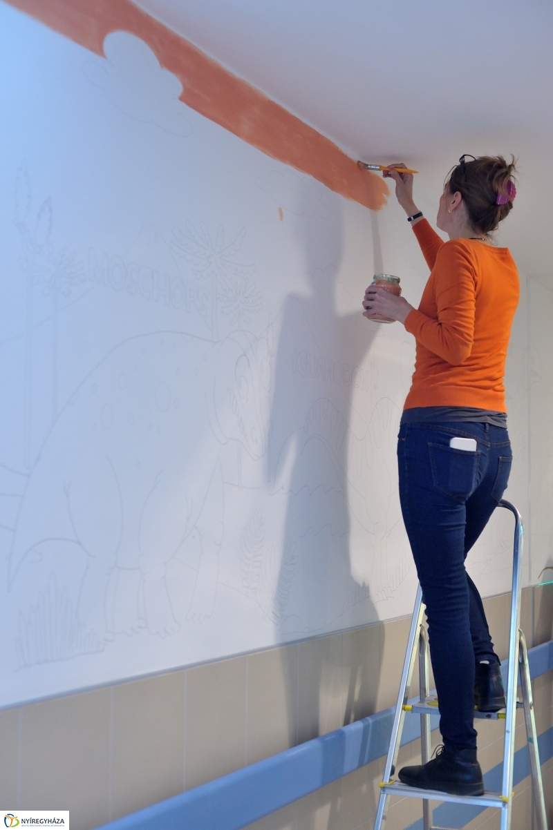 Ecsettel a gyermekosztályon - fotó Szarka Lajos