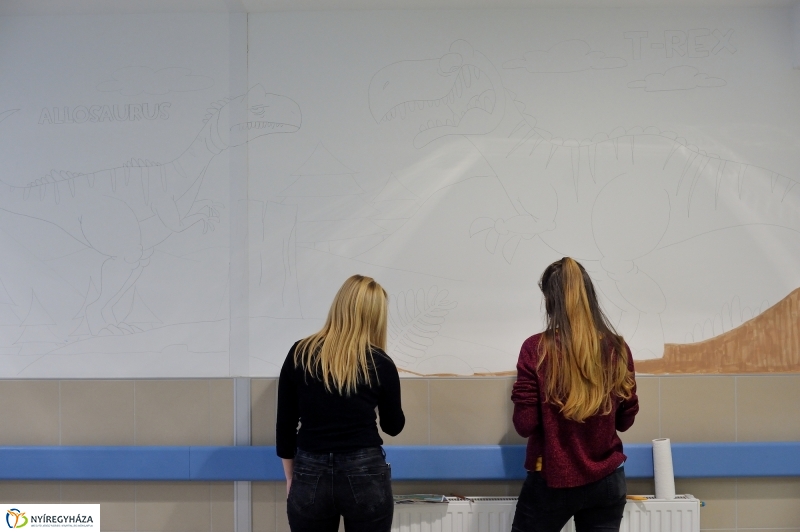 Ecsettel a gyermekosztályon - fotó Szarka Lajos