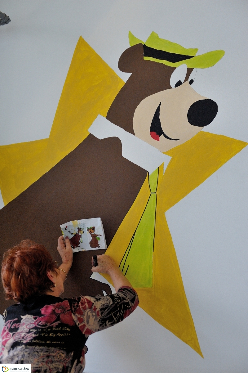 Ecsettel a gyermekosztályon - fotó Szarka Lajos