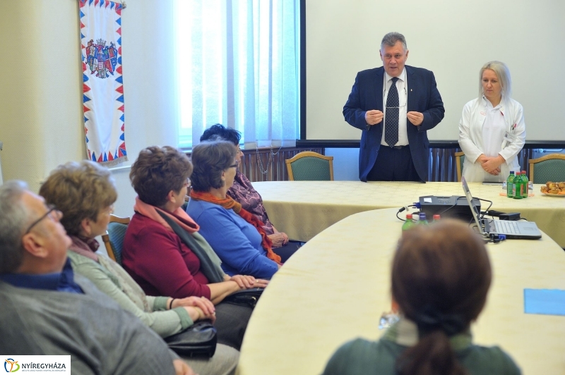 Idősügyi Tanács tagjai a kórházban - fotó Szarka Lajos