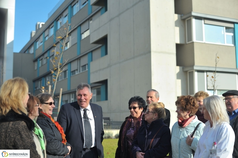 Idősügyi Tanács tagjai a kórházban - fotó Szarka Lajos