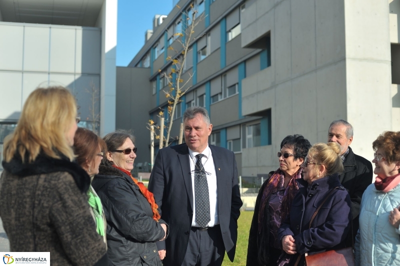 Idősügyi Tanács tagjai a kórházban - fotó Szarka Lajos