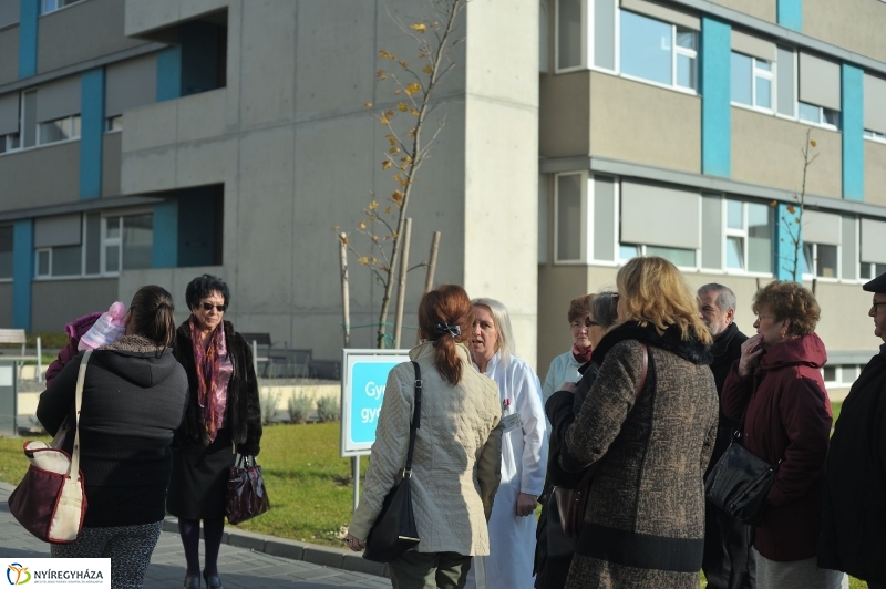 Idősügyi Tanács tagjai a kórházban - fotó Szarka Lajos