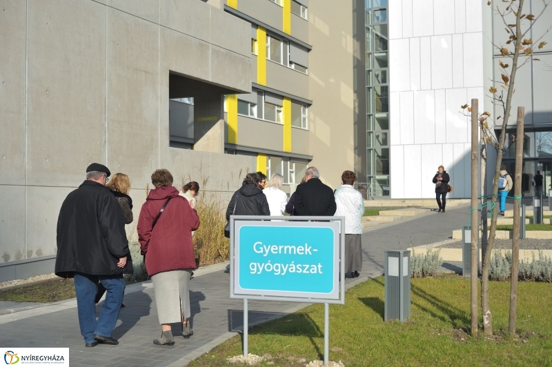 Idősügyi Tanács tagjai a kórházban - fotó Szarka Lajos