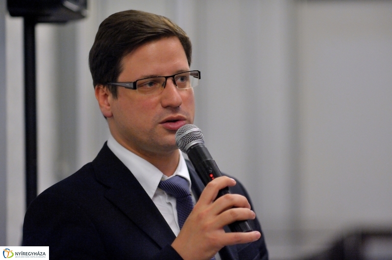 Polgári Szalon vendége Gulyás Gergely - fotó Szarka Lajos