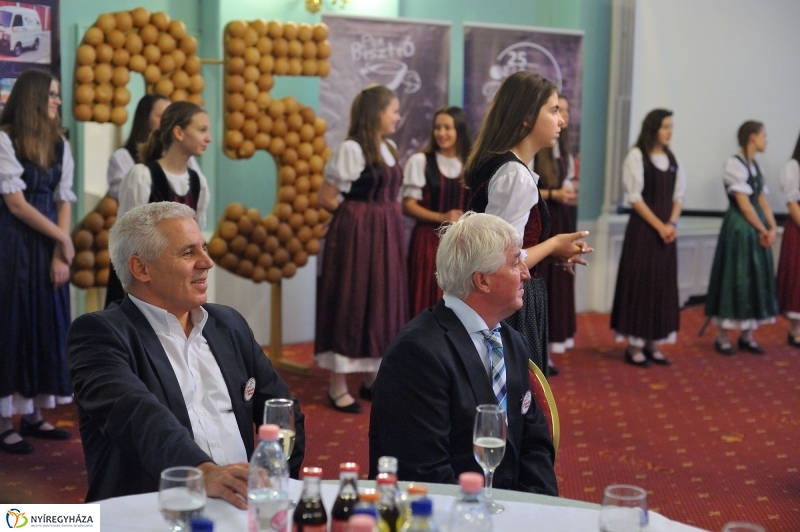 25 éves a Vela Pékség - fotó Szarka Lajos