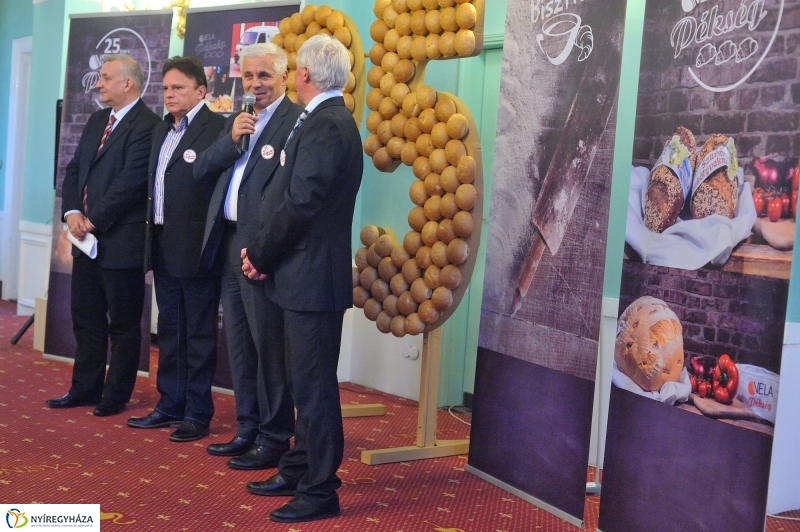 25 éves a Vela Pékség - fotó Szarka Lajos