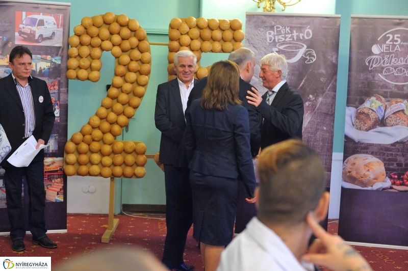 25 éves a Vela Pékség - fotó Szarka Lajos