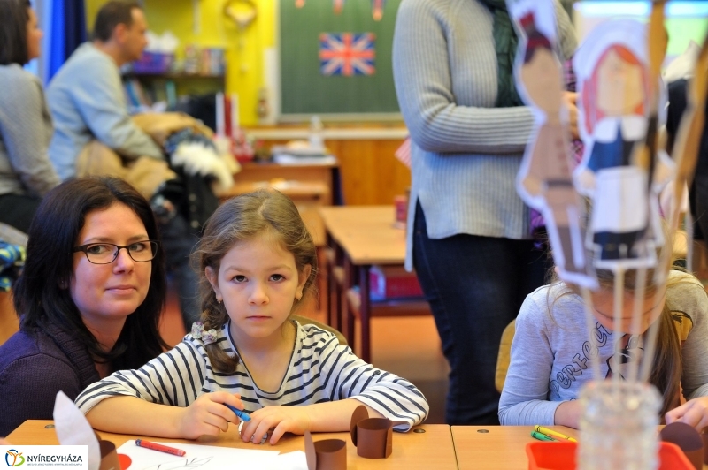Népi kavalkád a Bem iskolában - fotó Szarka Lajos
