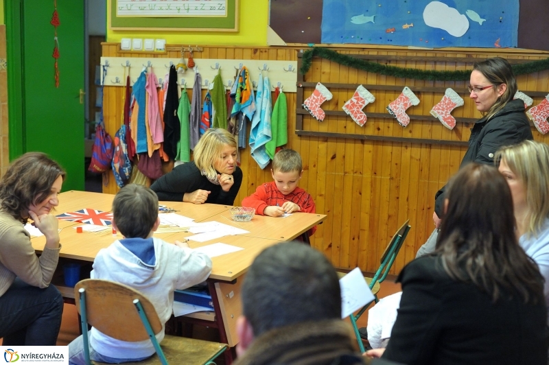 Népi kavalkád a Bem iskolában - fotó Szarka Lajos