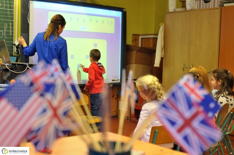 Népi kavalkád a Bem iskolában - fotó Szarka Lajos