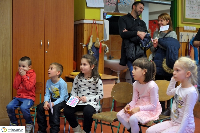 Népi kavalkád a Bem iskolában - fotó Szarka Lajos