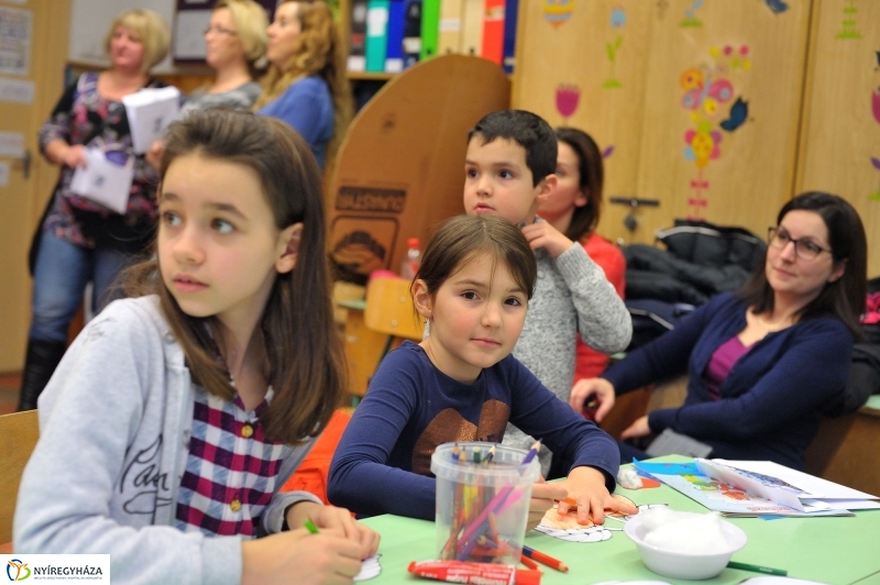 Népi kavalkád a Bem iskolában - fotó Szarka Lajos