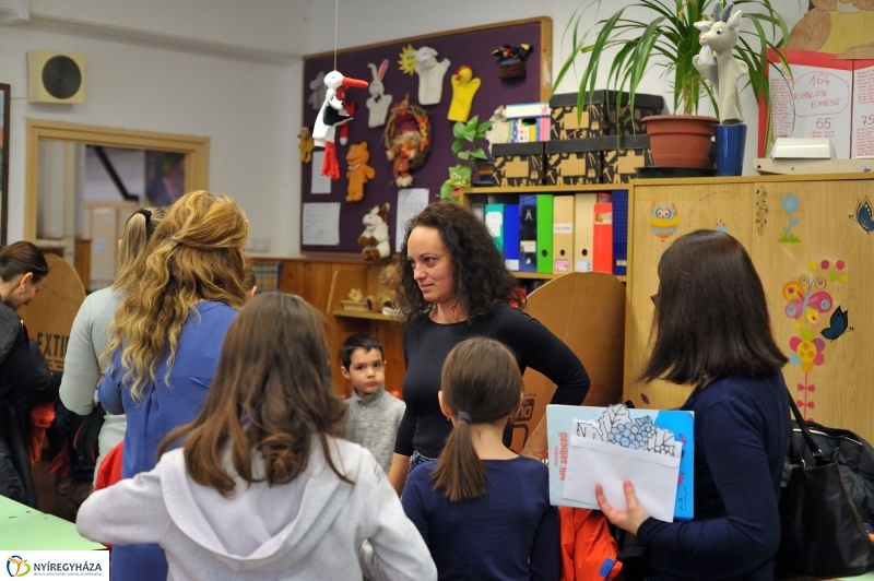 Népi kavalkád a Bem iskolában - fotó Szarka Lajos