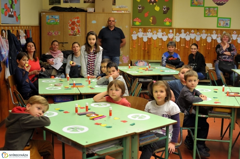 Népi kavalkád a Bem iskolában - fotó Szarka Lajos