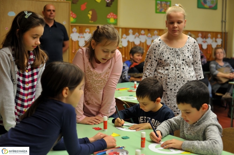 Népi kavalkád a Bem iskolában - fotó Szarka Lajos