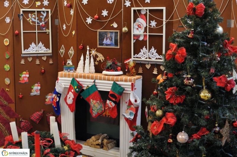 Népi kavalkád a Bem iskolában - fotó Szarka Lajos