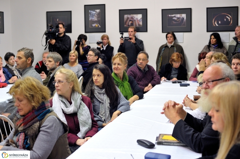 Ahol szétoszlik a világosság - fotó Szarka Lajos