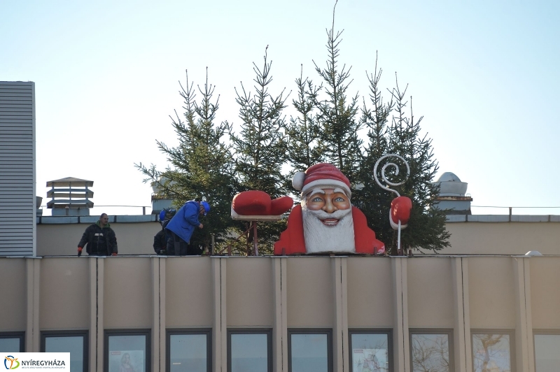 Mikulás a piacon - fotó Szarka Lajos