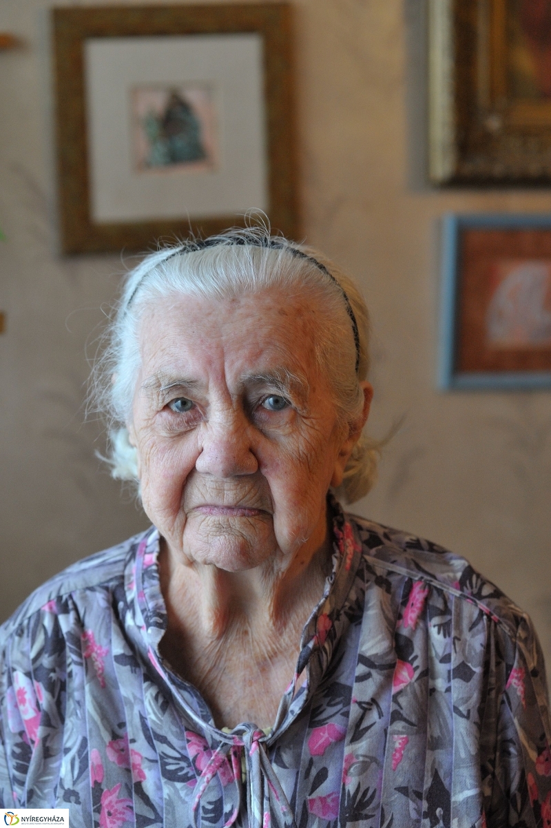 Szépkorú köszöntése Galambos Lajosné - fotó Szarka Lajos