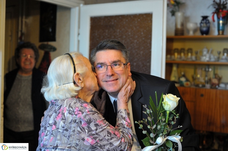 Szépkorú köszöntése Galambos Lajosné - fotó Szarka Lajos