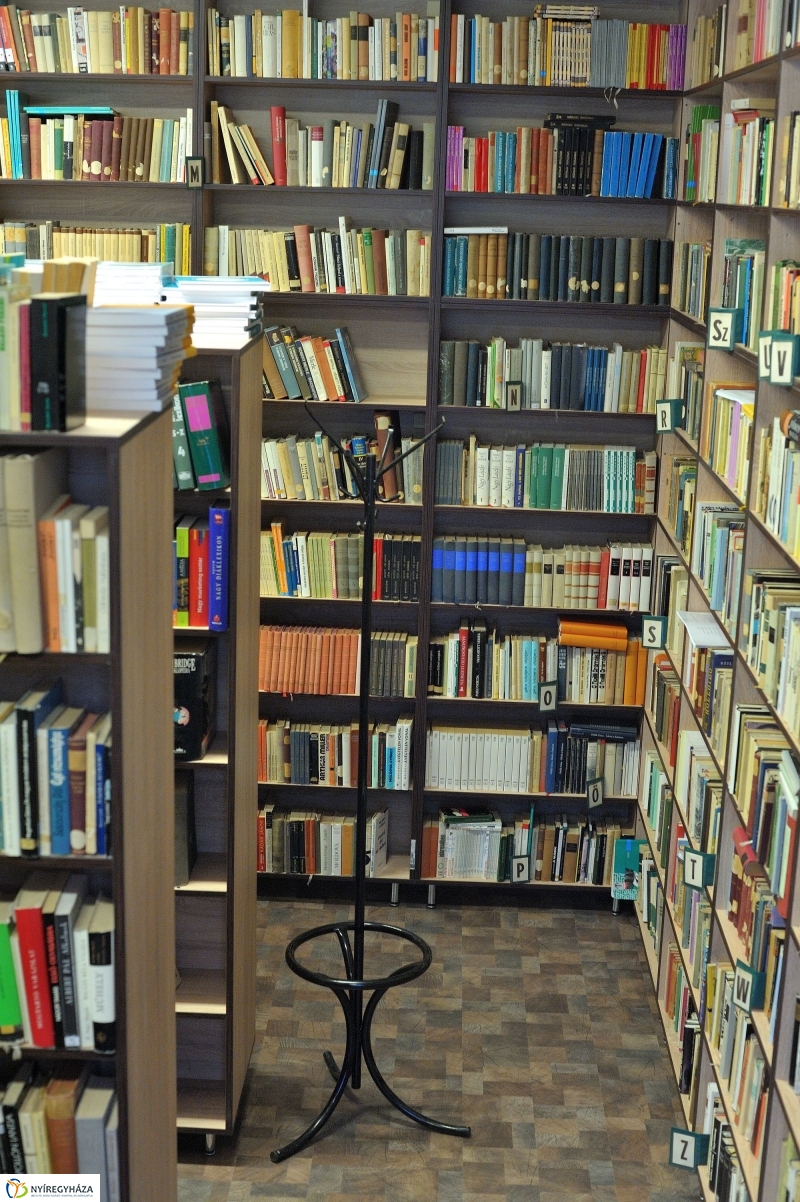 Könyvtáravató a Zrínyi gimnáziumban - fotó Szarka Lajos