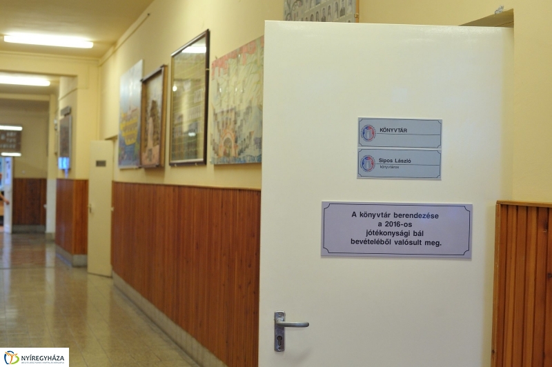 Könyvtáravató a Zrínyi gimnáziumban - fotó Szarka Lajos