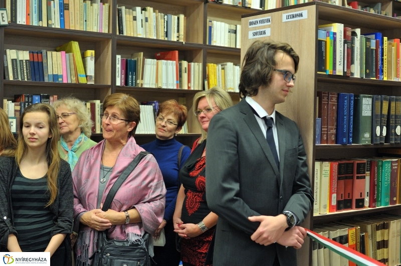 Könyvtáravató a Zrínyi gimnáziumban - fotó Szarka Lajos