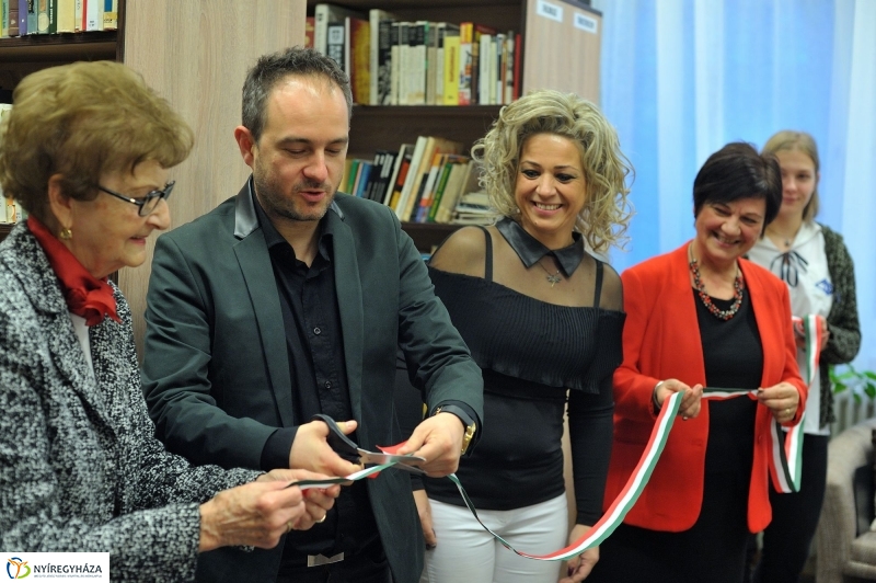 Könyvtáravató a Zrínyi gimnáziumban - fotó Szarka Lajos