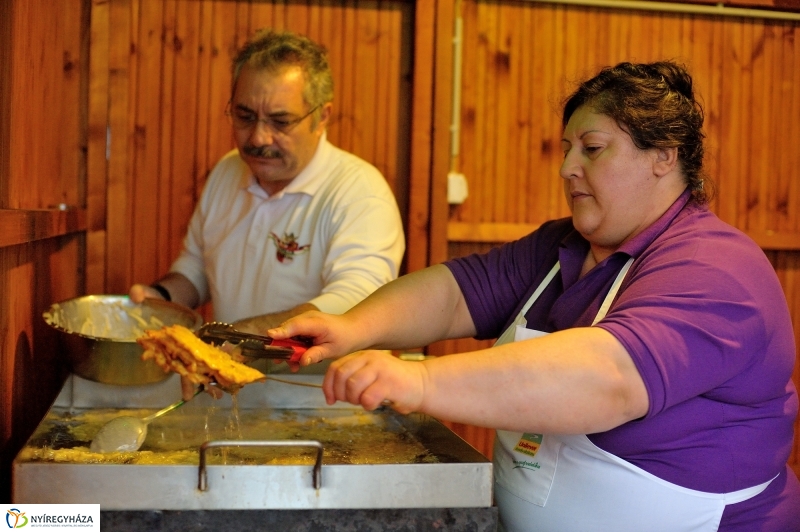 Ingyenes a lapcsánka 20161201 - fotó Szarka Lajos