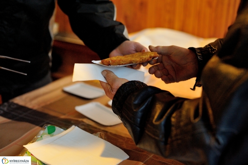 Ingyenes a lapcsánka 20161201 - fotó Szarka Lajos