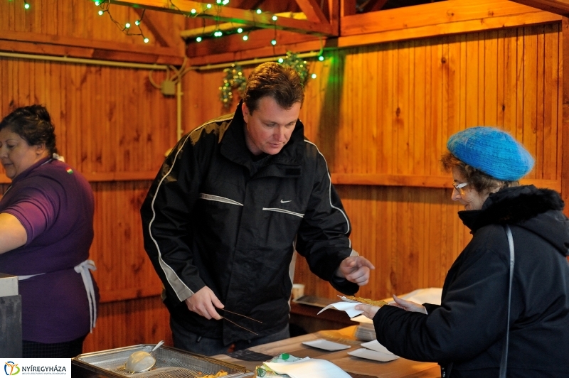 Ingyenes a lapcsánka 20161201 - fotó Szarka Lajos