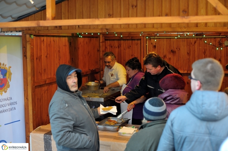 Ingyenes a lapcsánka 20161201 - fotó Szarka Lajos