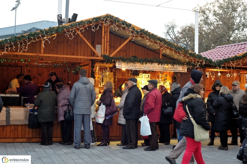Ingyenes a lapcsánka 20161201 - fotó Szarka Lajos