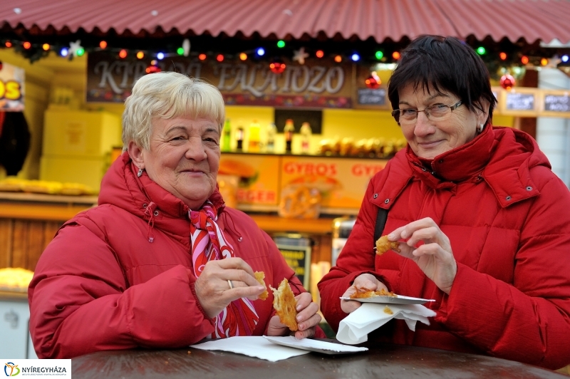Ingyenes a lapcsánka 20161201 - fotó Szarka Lajos