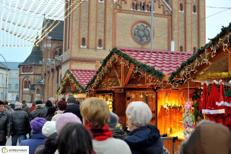 Ingyenes a lapcsánka 20161201 - fotó Szarka Lajos