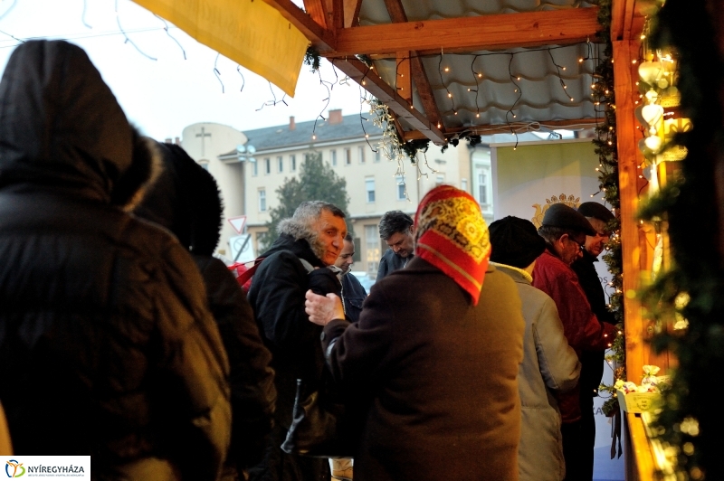 Ingyenes a lapcsánka 20161201 - fotó Szarka Lajos