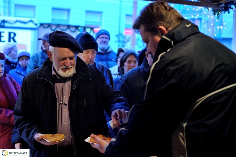 Ingyenes a lapcsánka 20161201 - fotó Szarka Lajos