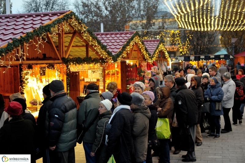 Ingyenes a lapcsánka 20161201 - fotó Szarka Lajos