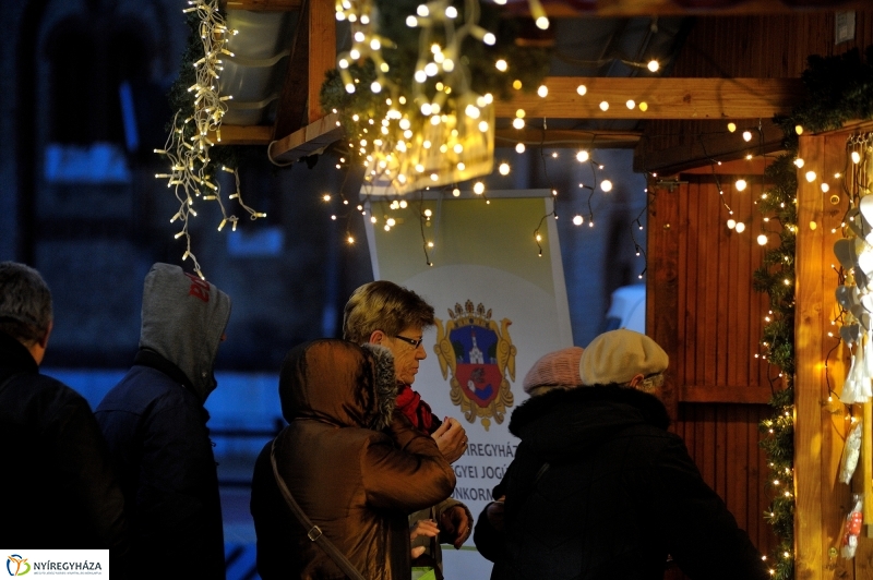 Ingyenes a lapcsánka 20161201 - fotó Szarka Lajos