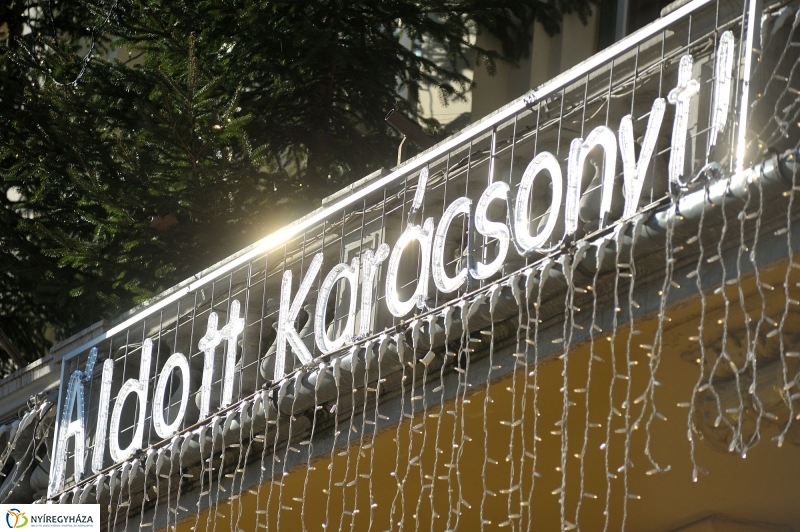 Gyerekek az adventi forgatagban - fotó Szarka Lajos