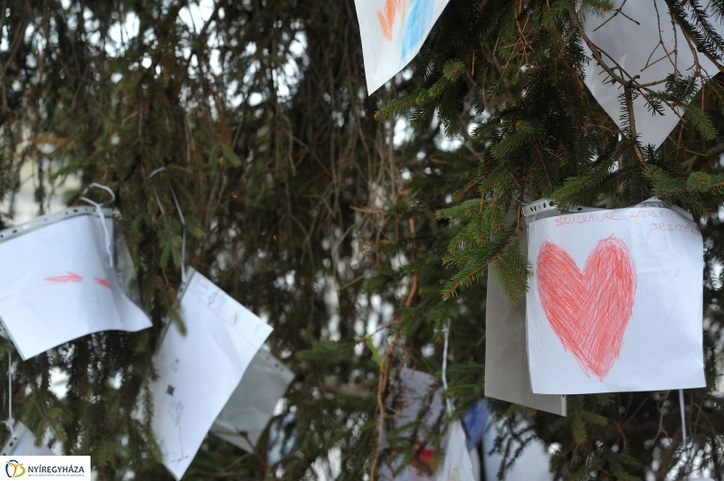Gyerekek az adventi forgatagban - fotó Szarka Lajos
