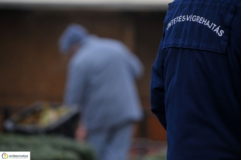 Várost szépítenek a fogvatartottak - fotó Szarka Lajos