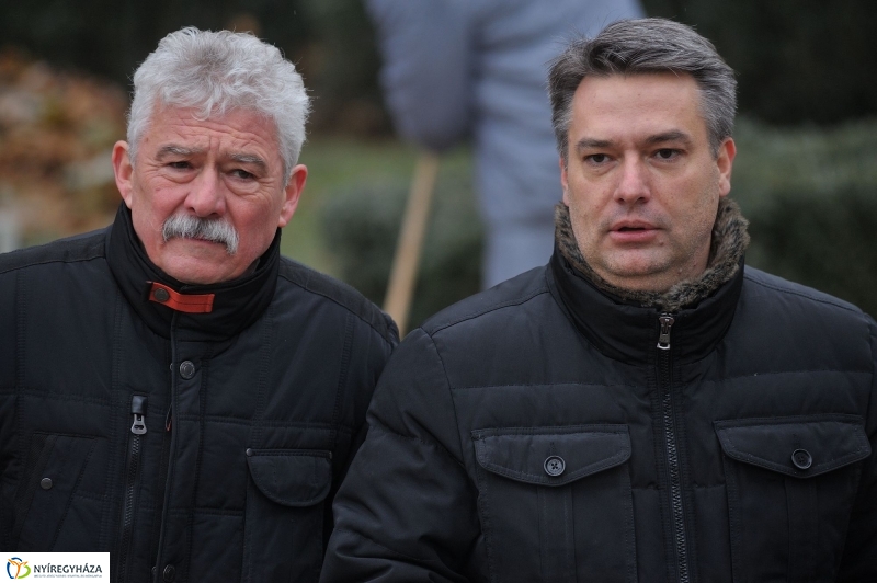 Várost szépítenek a fogvatartottak - fotó Szarka Lajos