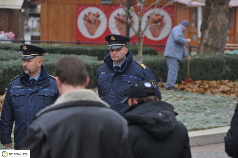 Várost szépítenek a fogvatartottak - fotó Szarka Lajos