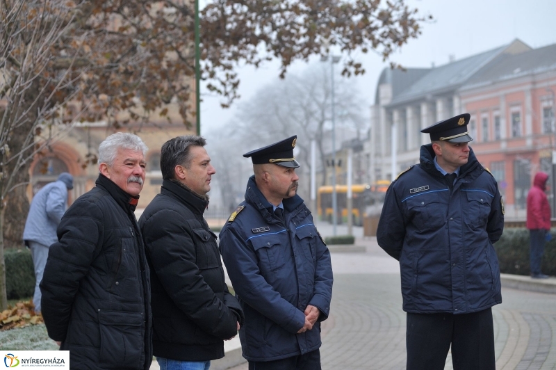 Várost szépítenek a fogvatartottak - fotó Szarka Lajos