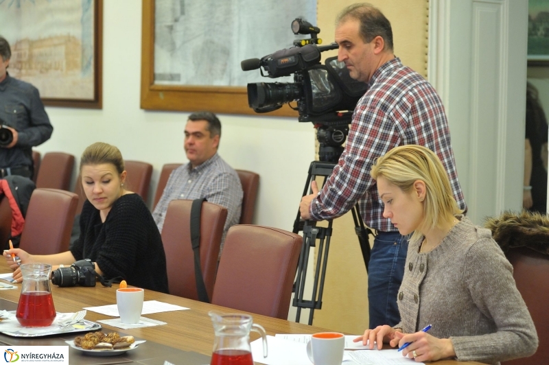 Ajándékcsomag nyugdíjasoknak - fotó Szarka Lajos