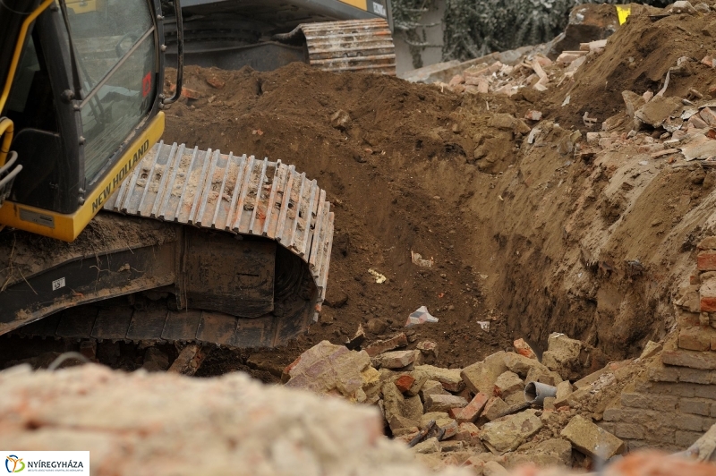 Kidőlt a munkagép - fotó Szarka Lajos