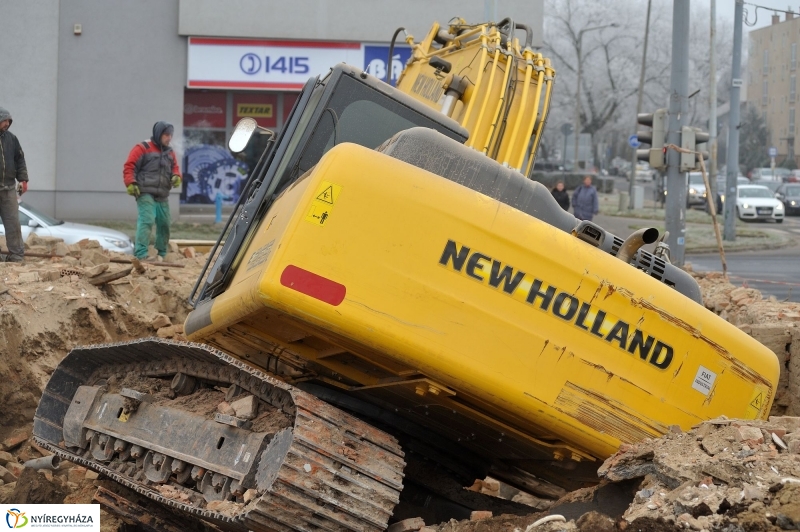 Kidőlt a munkagép - fotó Szarka Lajos