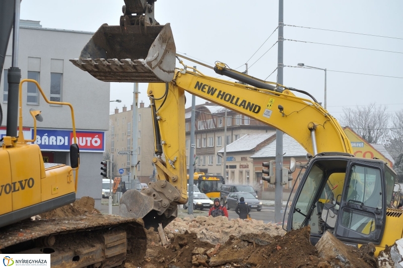Kidőlt a munkagép - fotó Szarka Lajos